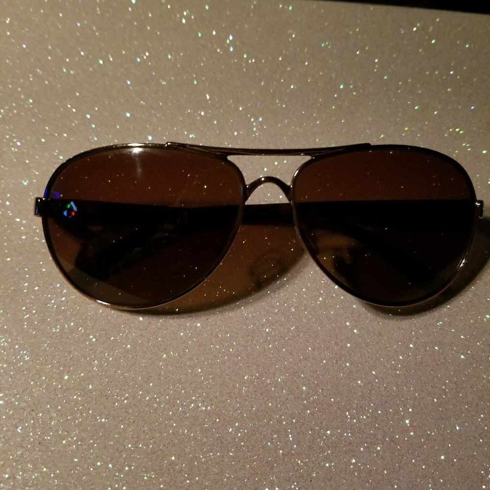 SALE!Oakley feedback aviator sunglasses with case!